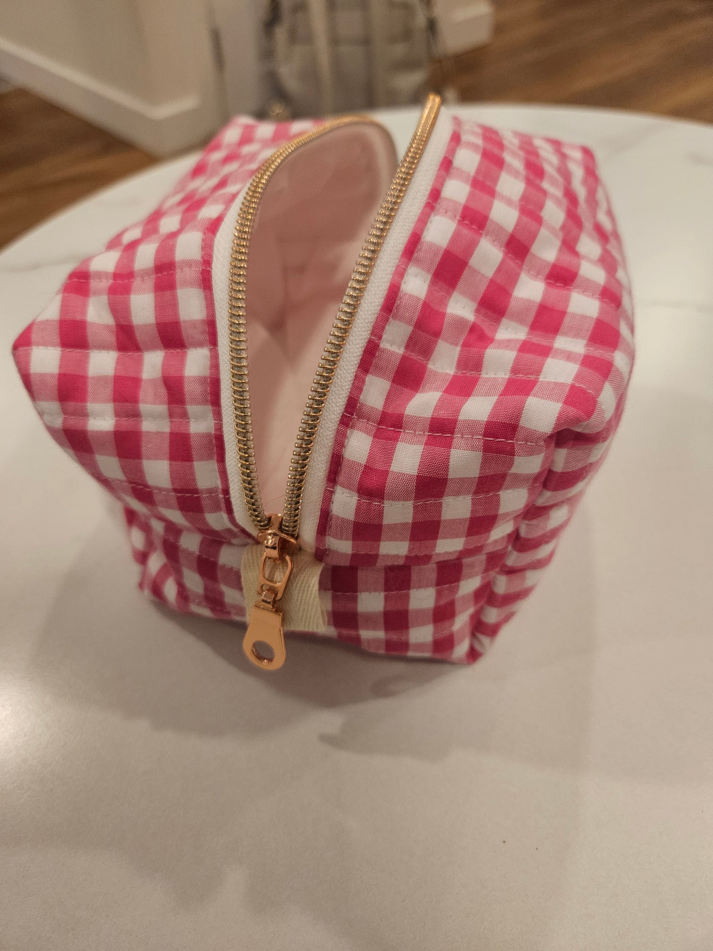Pink Gingham Makeup Poucj