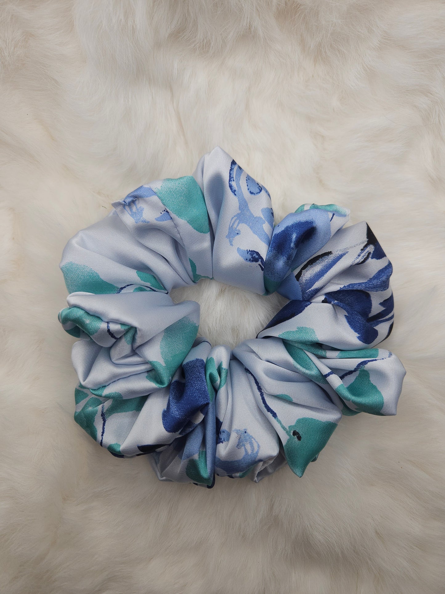 Quinn LG Satin Scrunchie